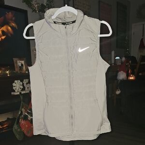 NIKE womens Active Gray And Silver Vest With Pockets. Sz Medium